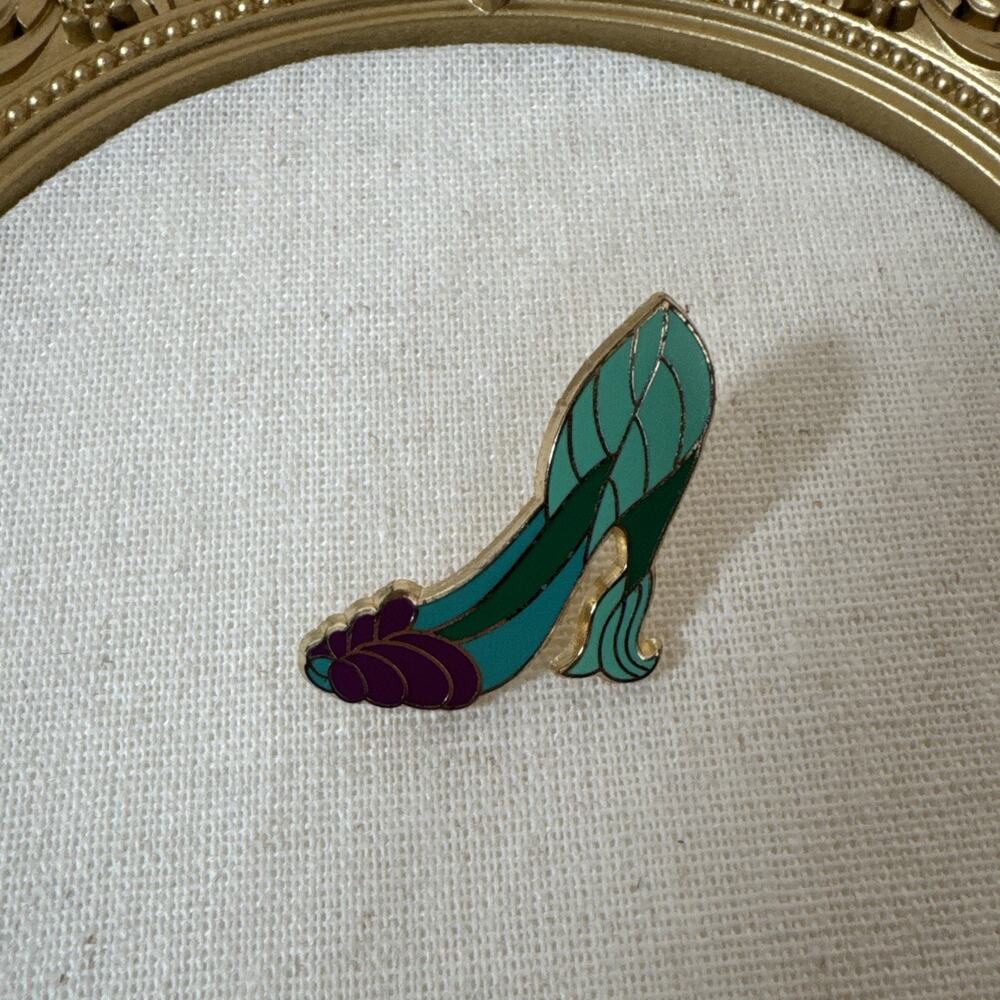 Disney Princess High Heels Pin Set Of 7 - Picture 3 of 16